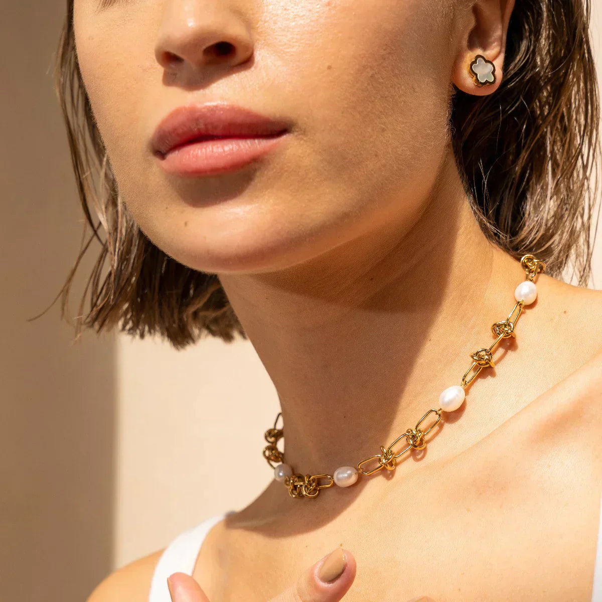 Knot and Pearl Necklace - Gold