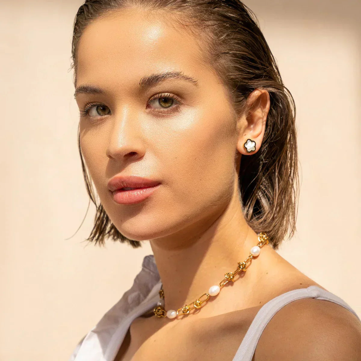 Knot and Pearl Necklace - Gold