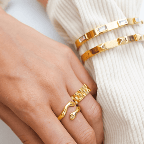 Hug Ring - Gold