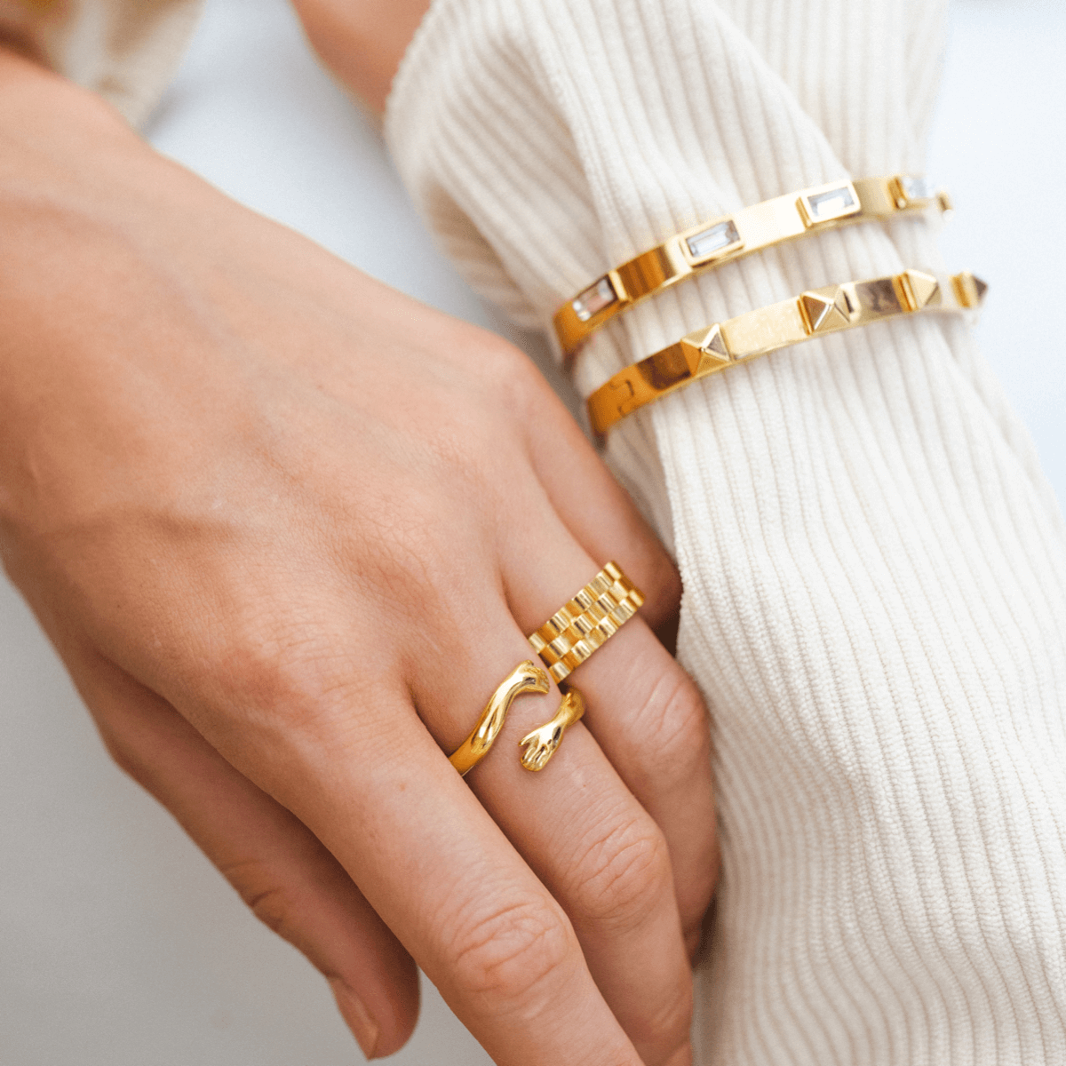 Hug Ring - Gold