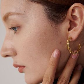 Daisy Design Hoop Earrings - Gold