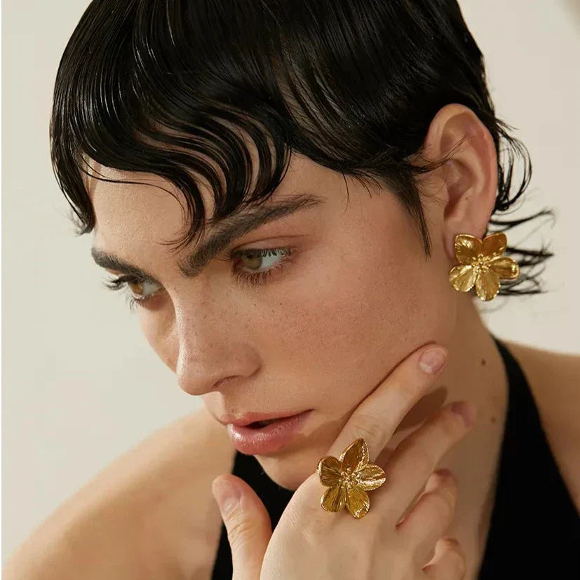 Vintage Flower Earring - Gold