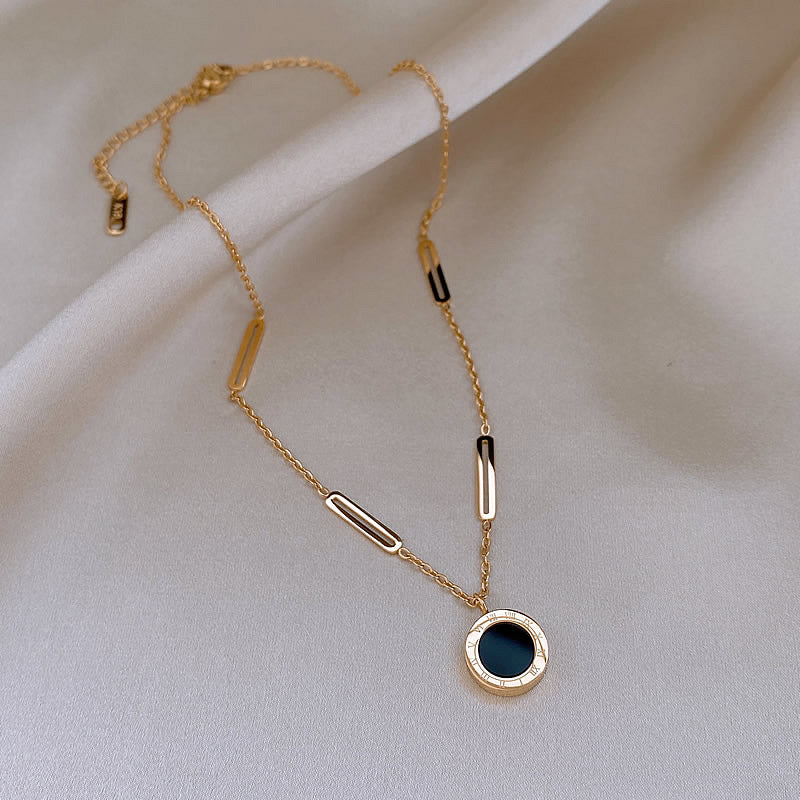 Roman Numerals Pendant Necklace - Gold