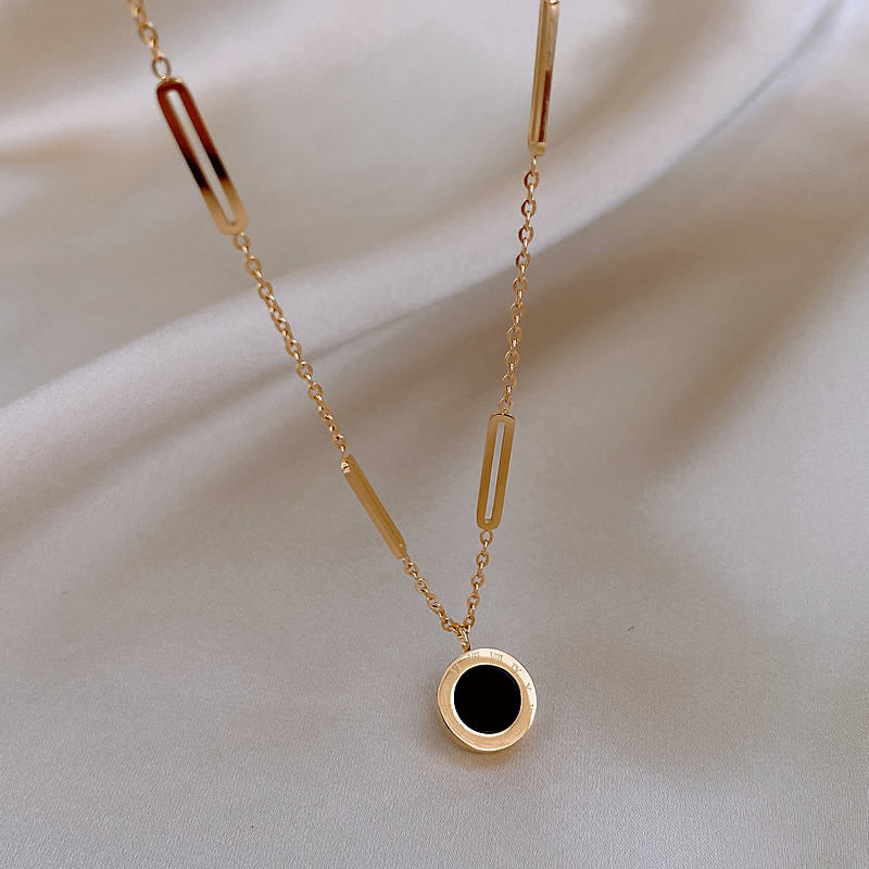 Roman Numerals Pendant Necklace - Gold