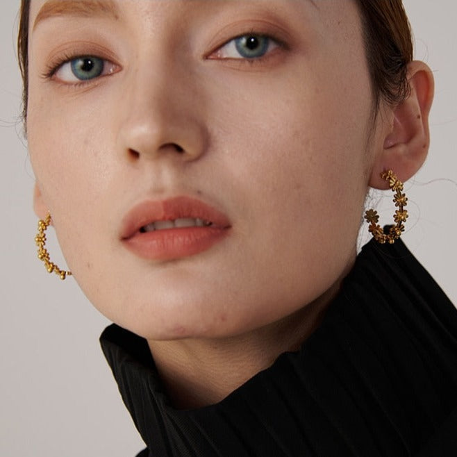 Daisy Design Hoop Earrings - Gold