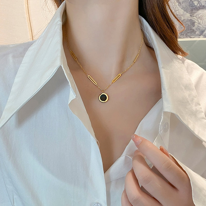 Roman Numerals Pendant Necklace - Gold