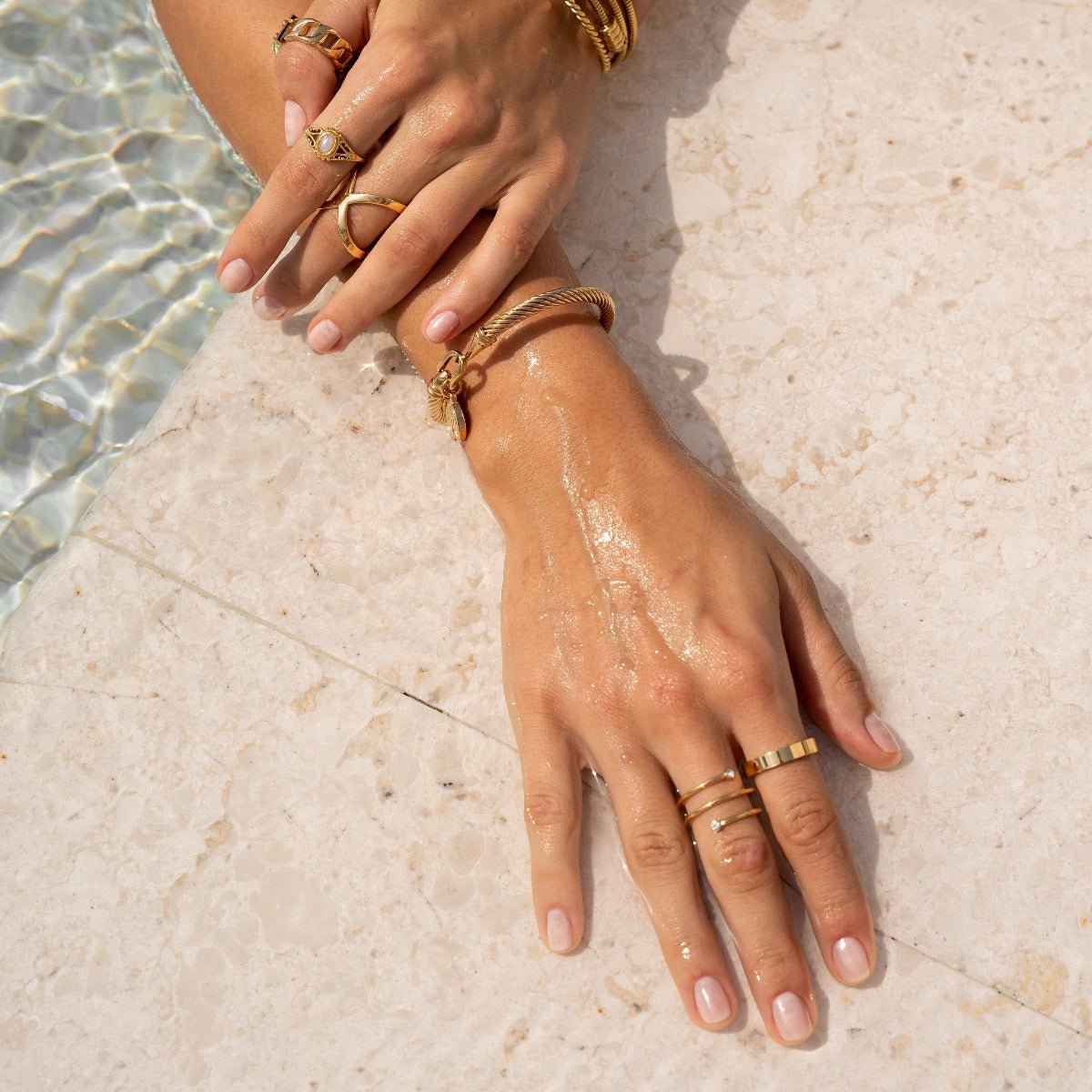 Anatomical Square Ring - Gold