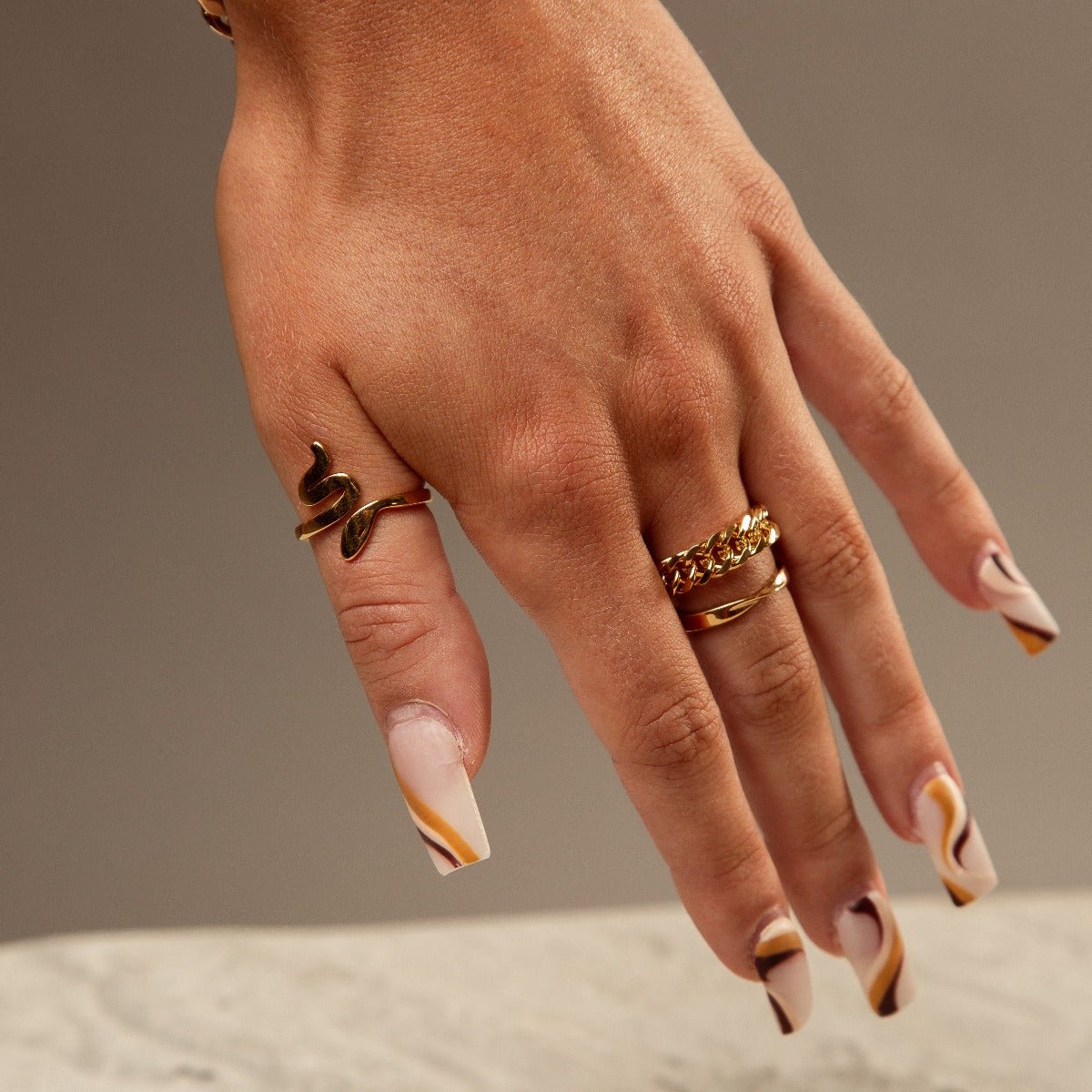 Twisted Band Ring - Gold