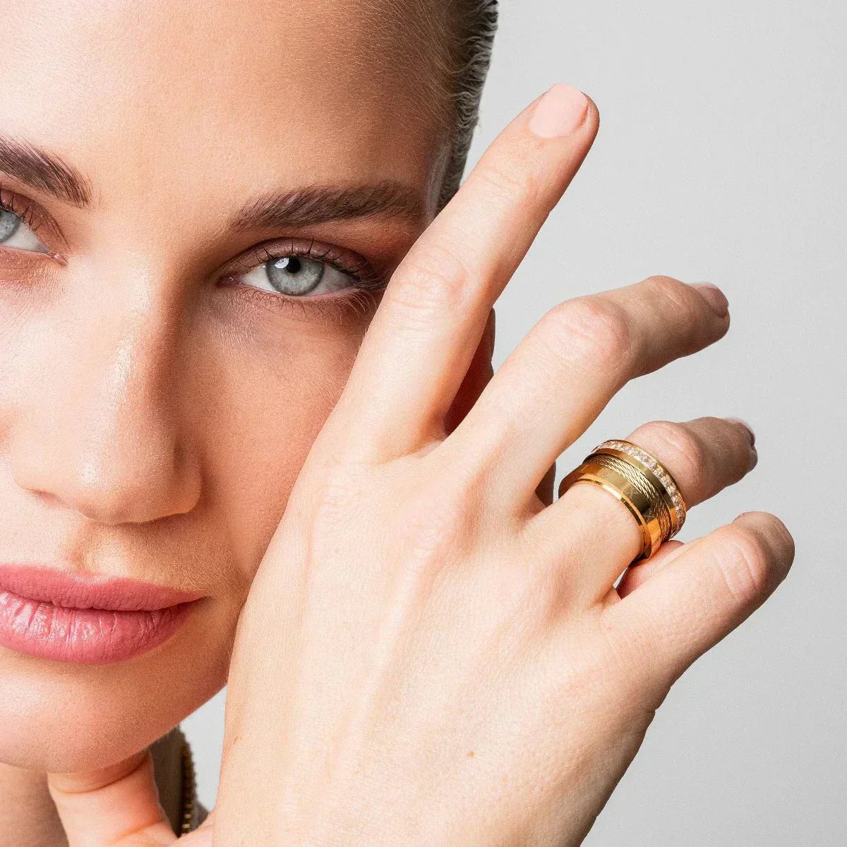 Arame and Crystal Ring - Gold