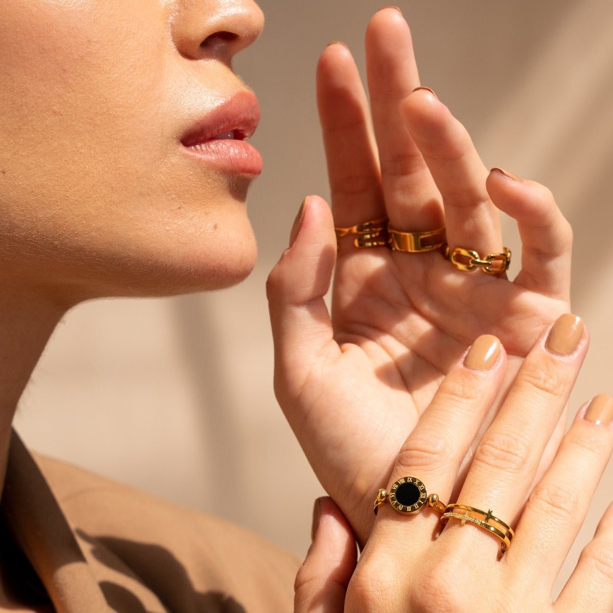 Roman Numeral Medallion Ring - Gold