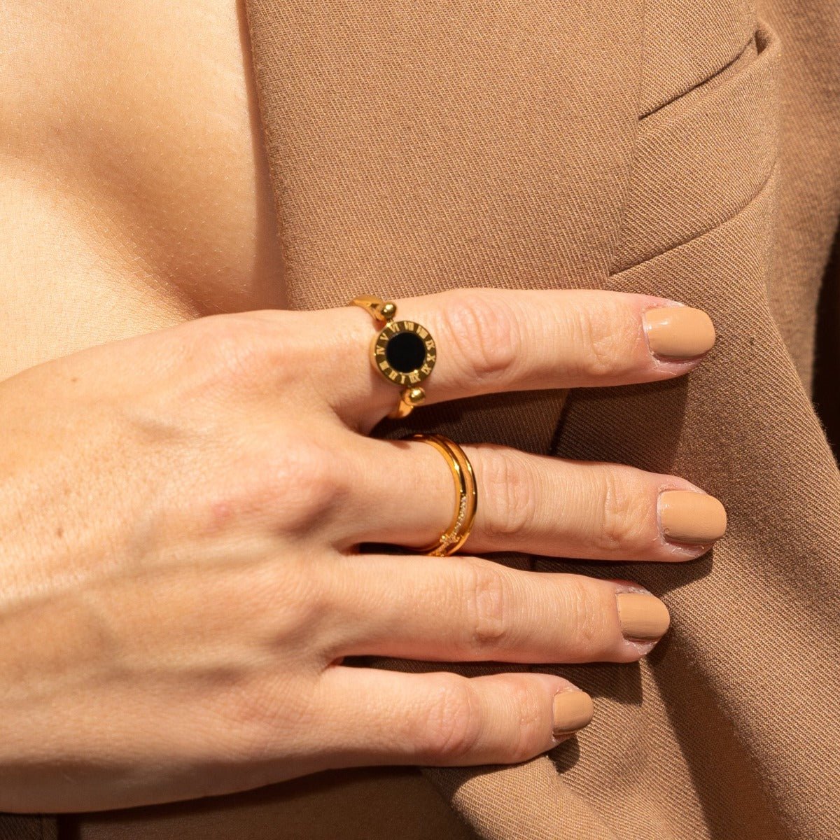 Roman Numeral Medallion Ring - Gold
