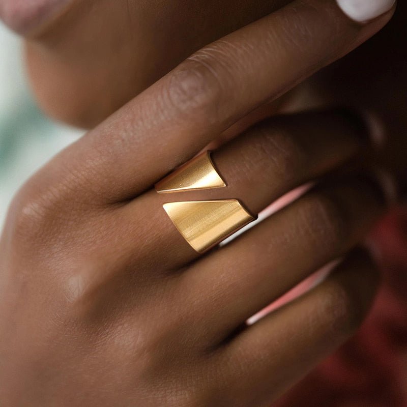 Modern Edge Ring - Gold