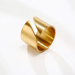 Modern Edge Ring - Gold