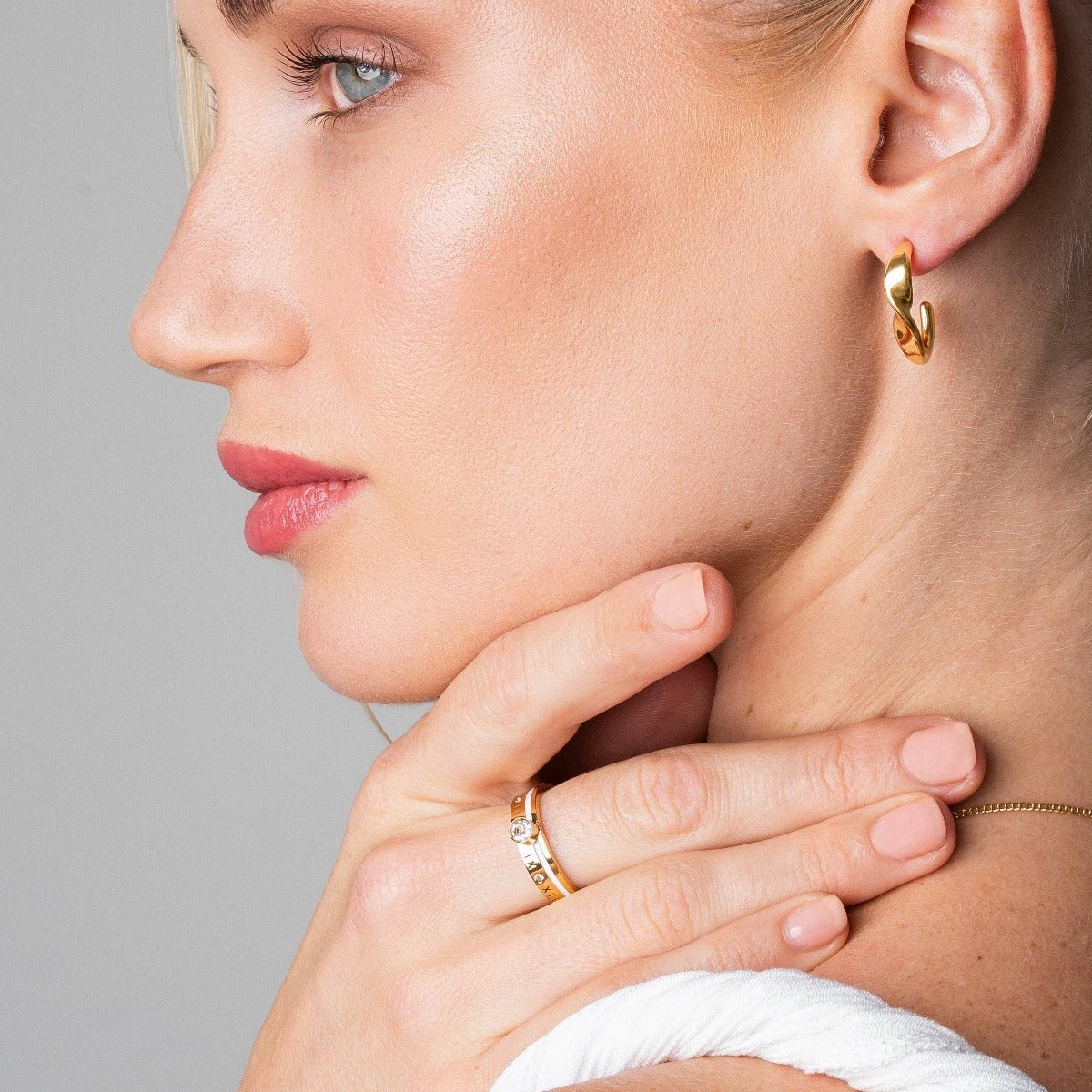 Queen's Crystal Ring - Gold