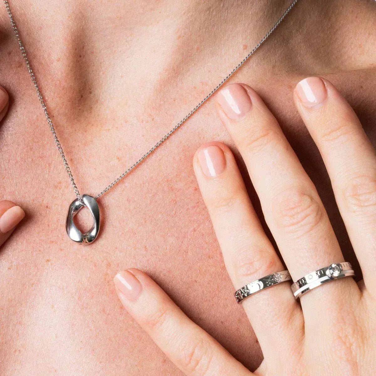 Queen's Crystal Ring - Silver