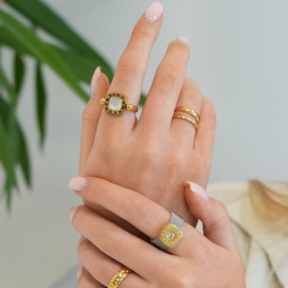 Square Charm Spinner Ring - Gold