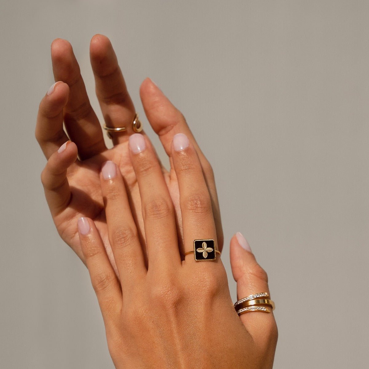 Black Four-Leaf Clover Ring - Gold (Adjustable)