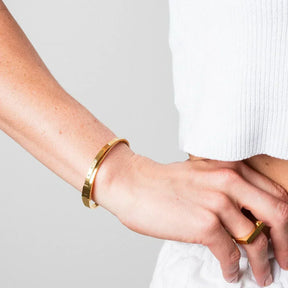 Intertwined Roman Numerals Bracelet - Gold