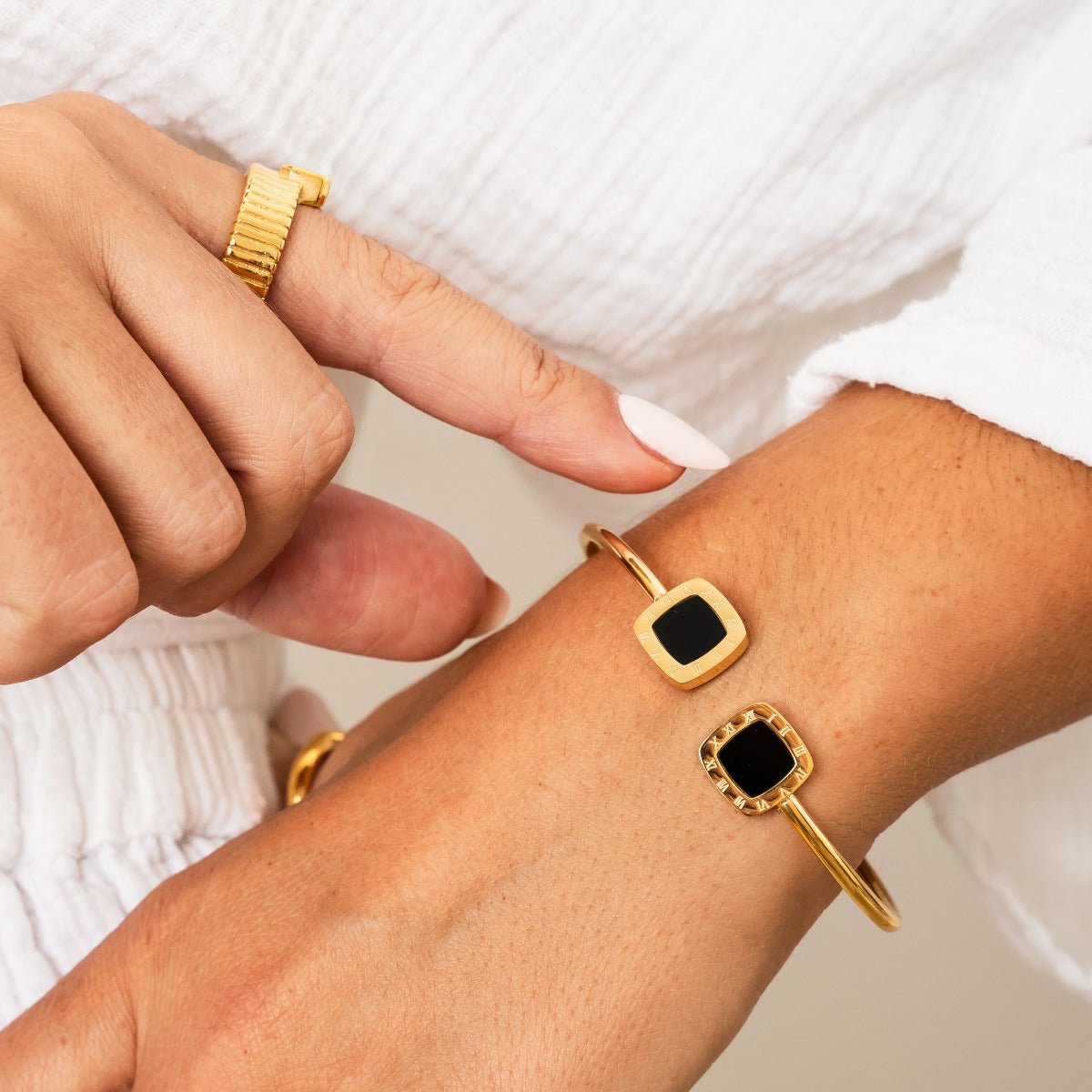 Bella Onyx Bracelet - Gold
