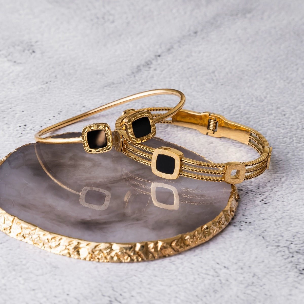 Onyx Square Bracelet - Gold