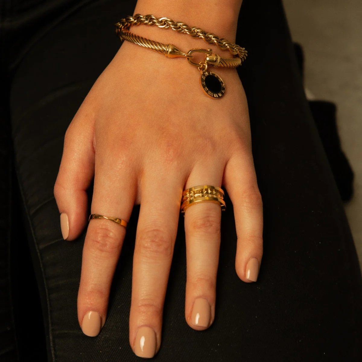 Oxidized Onyx Pendant Bracelet - Gold