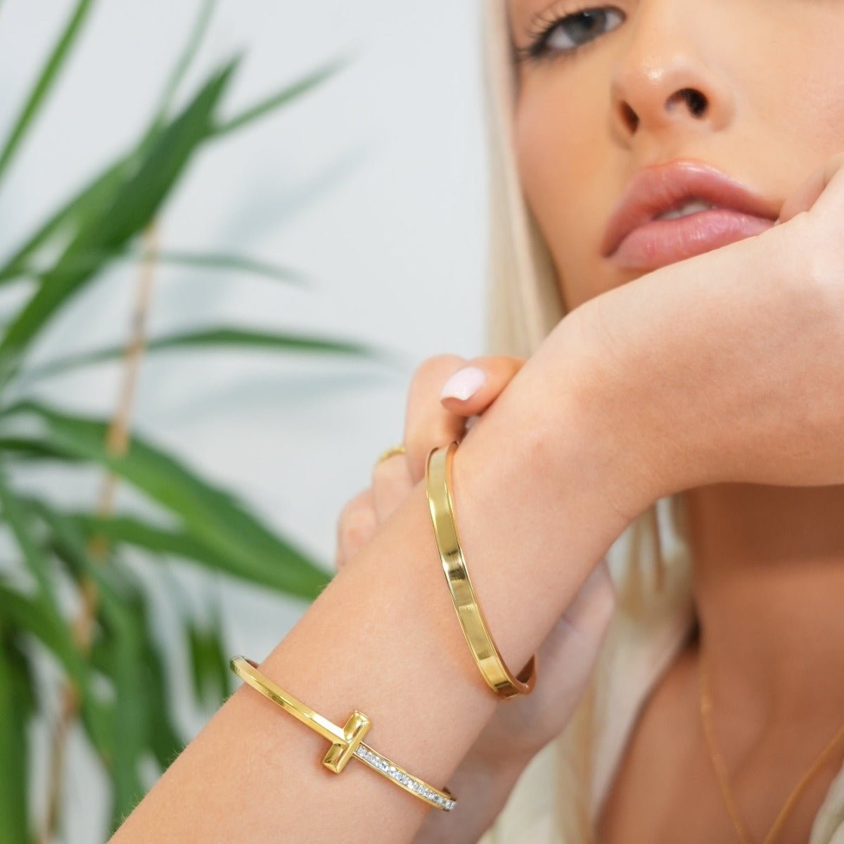 T-Bar Elegance Bracelet - Gold