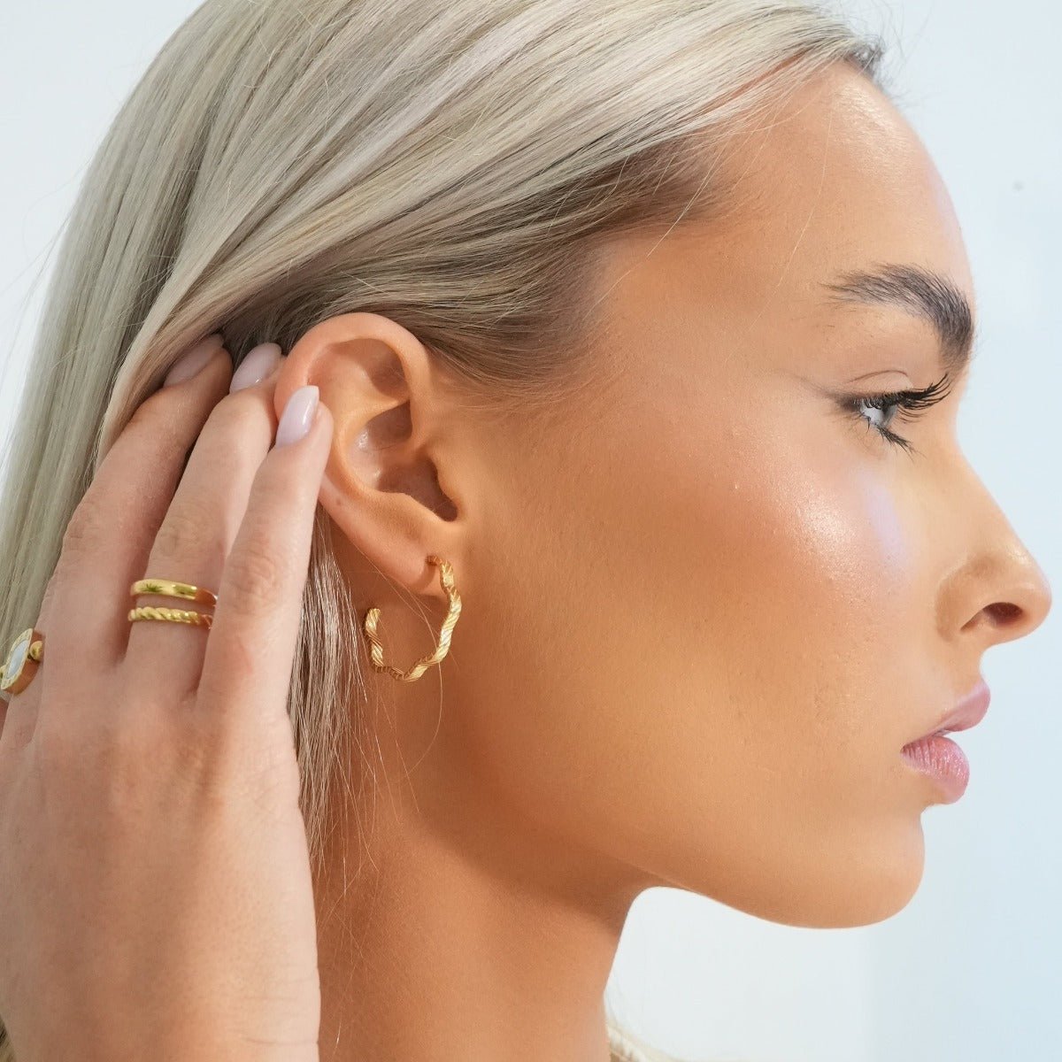 Wavy Texture Hoop Earrings - Gold