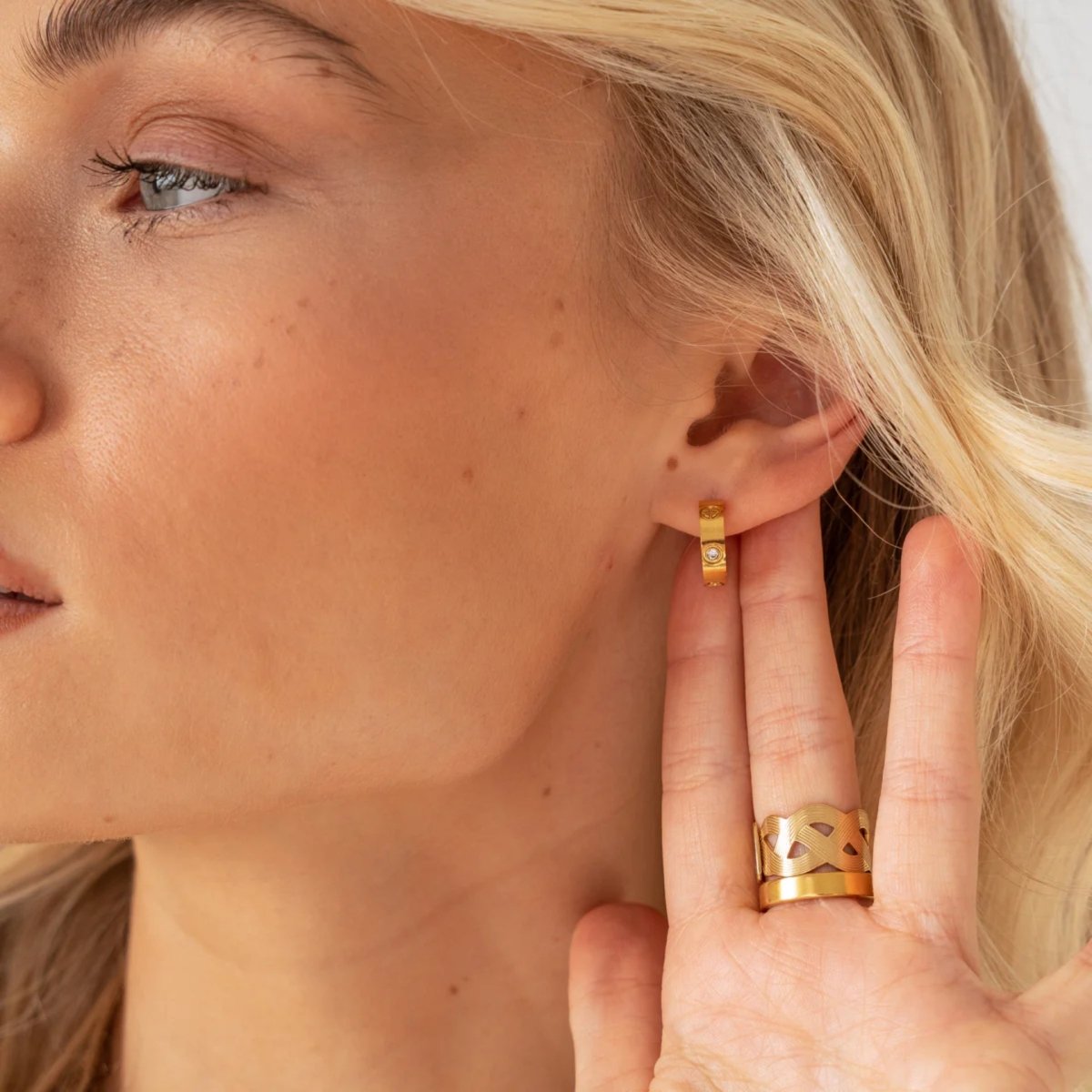 Classic Hoop Earring - Gold