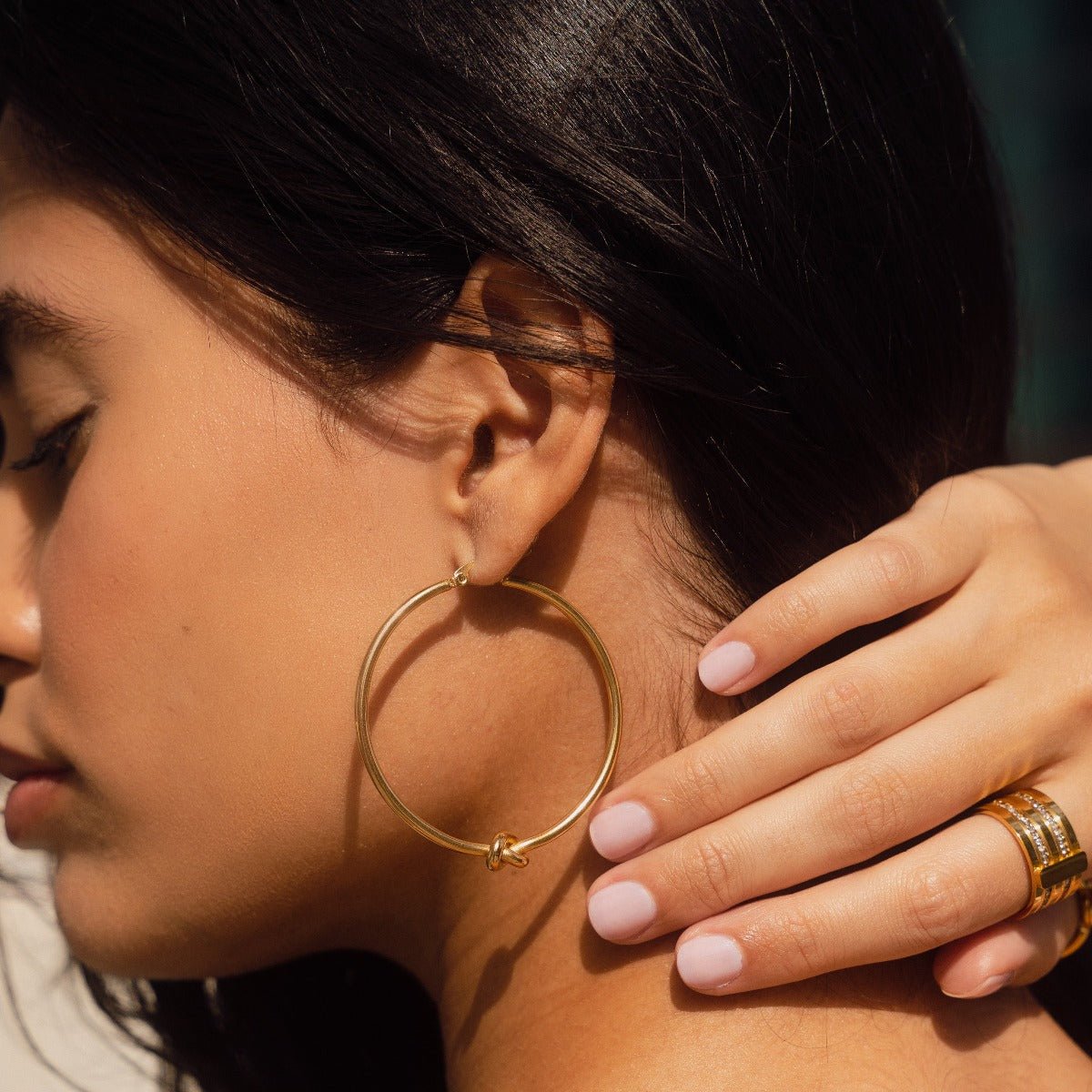 Knot Central Hoop Earring - Gold