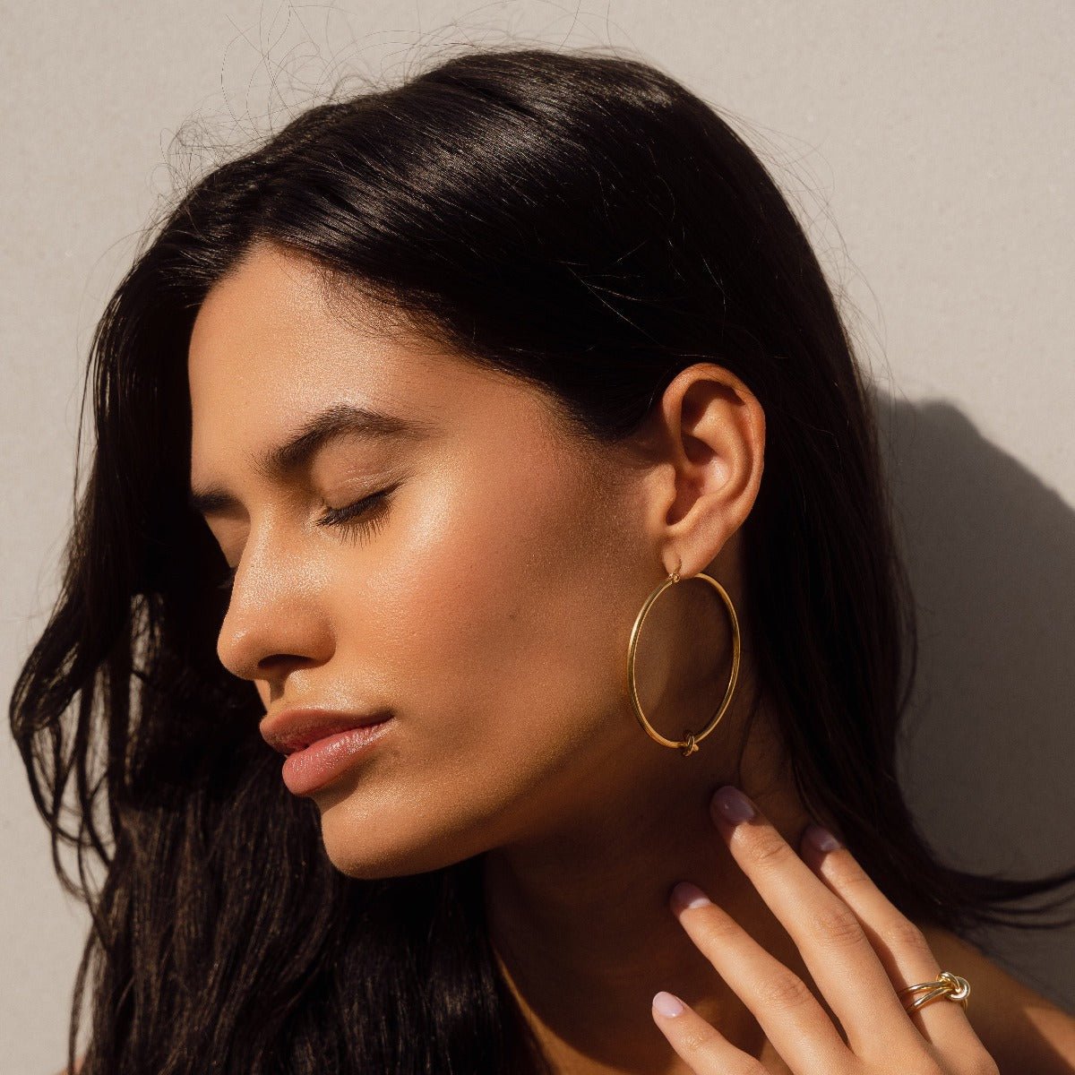 Knot Central Hoop Earring - Gold