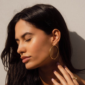 Knot Central Hoop Earring - Gold