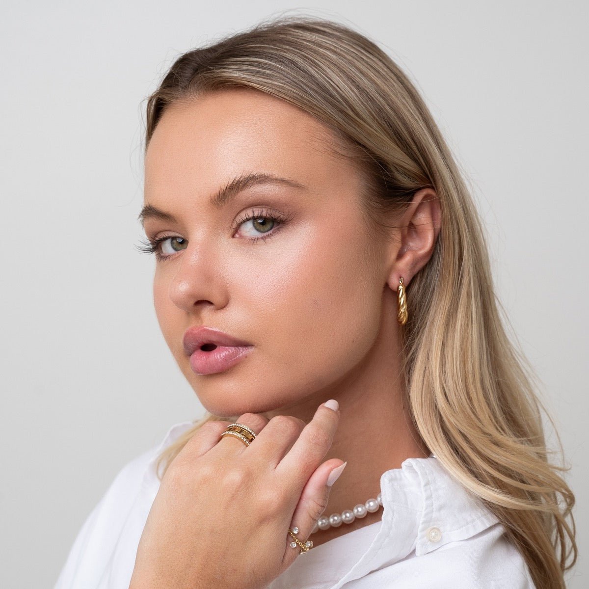 Twisted Hoop Earrings - Gold
