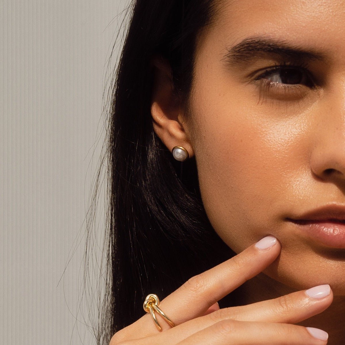 Solitaire Pearl Earring - Gold
