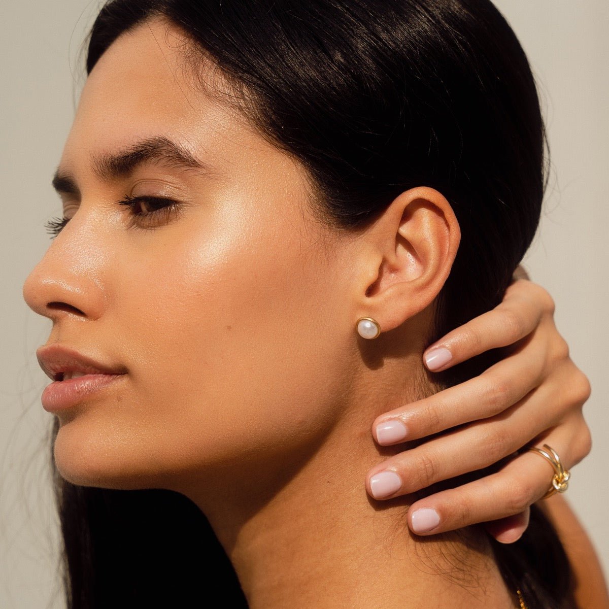 Solitaire Pearl Earring - Gold