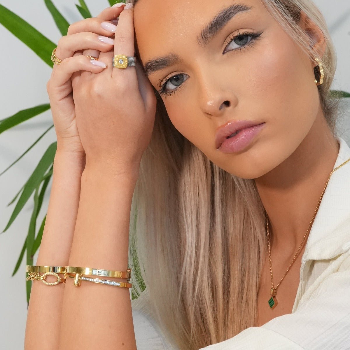 Minimal Geometric Necklace - Gold