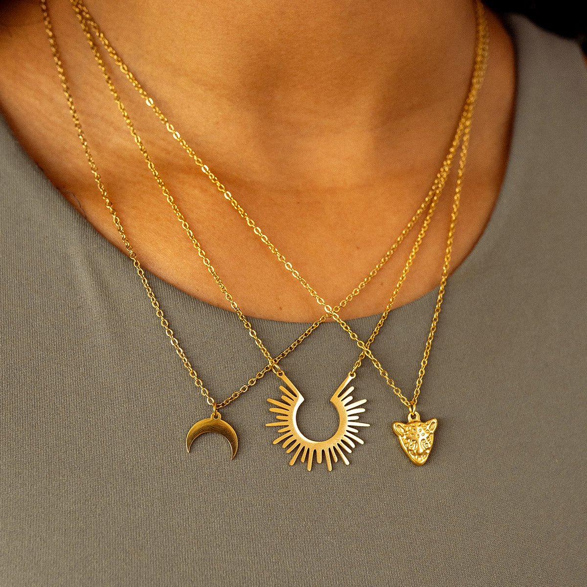 Moon Pendant Necklace - Gold