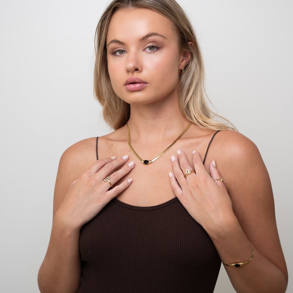 Onyx Stone Mesh Necklace - Gold
