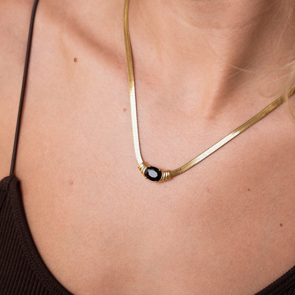 Onyx Stone Mesh Necklace - Gold