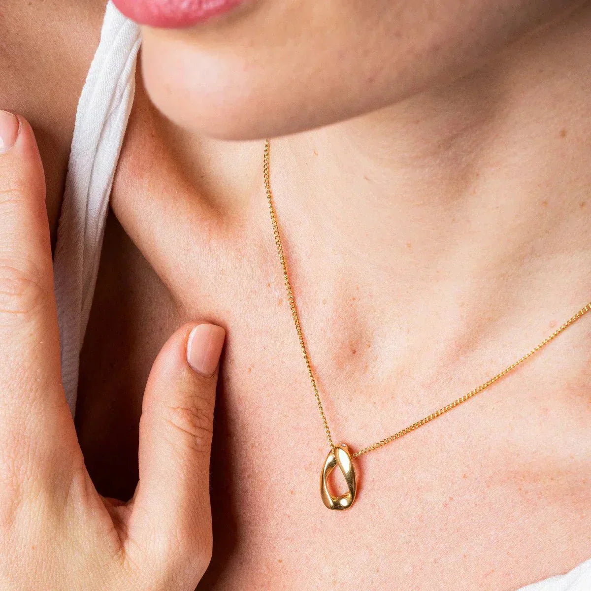 Chain Pendant Necklace - Gold