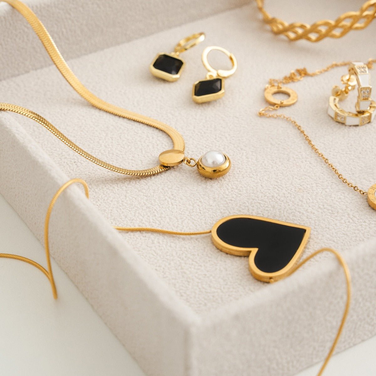 Sweet Alhambra Inspiration Necklace - Black Heart