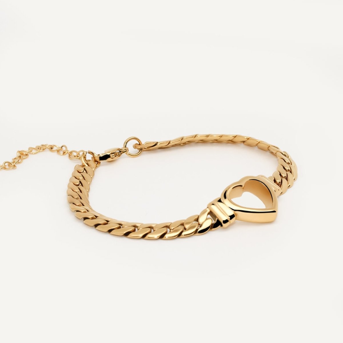 Minimalist Heart Bracelet - Gold