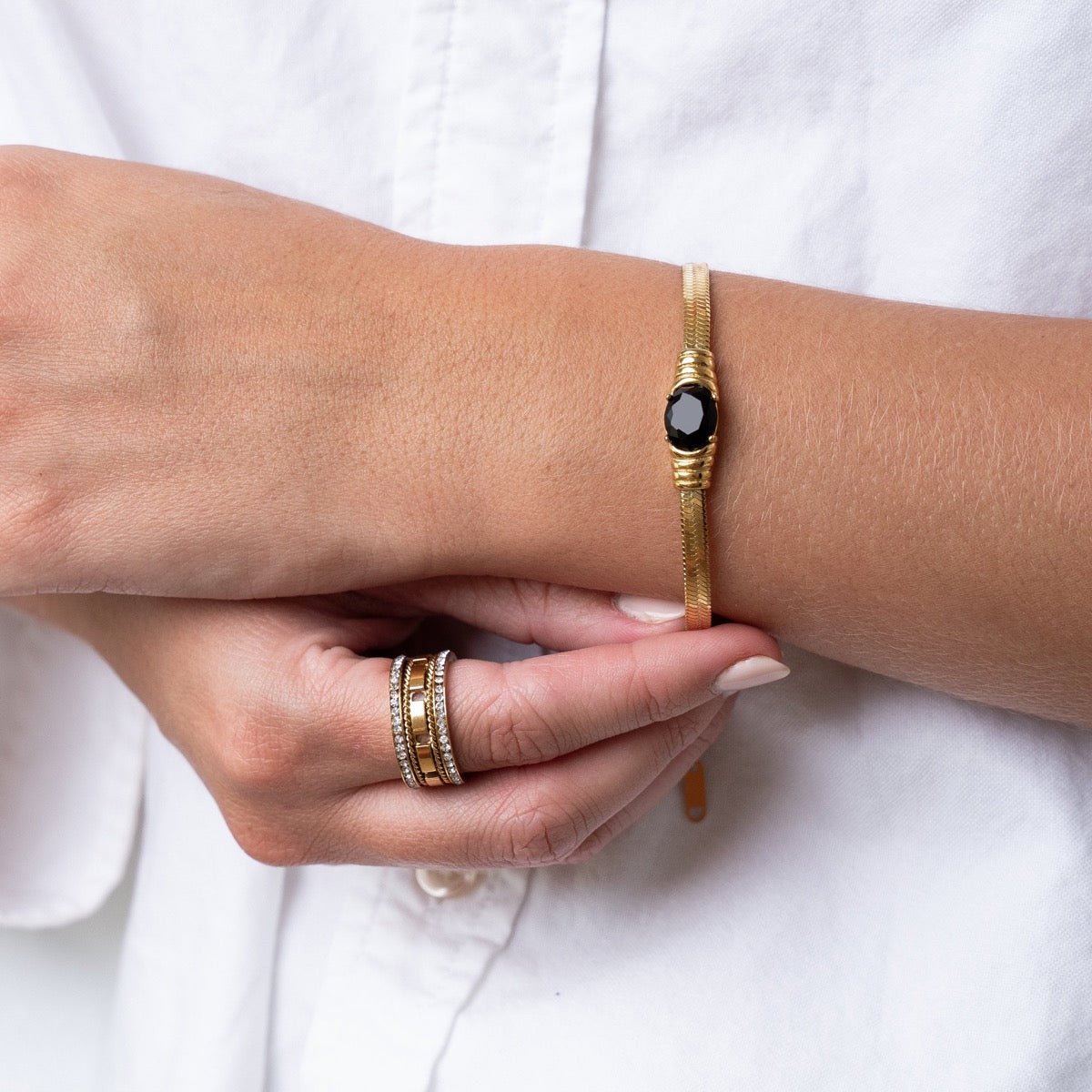 Onyx Stone Mesh Bracelet - Gold