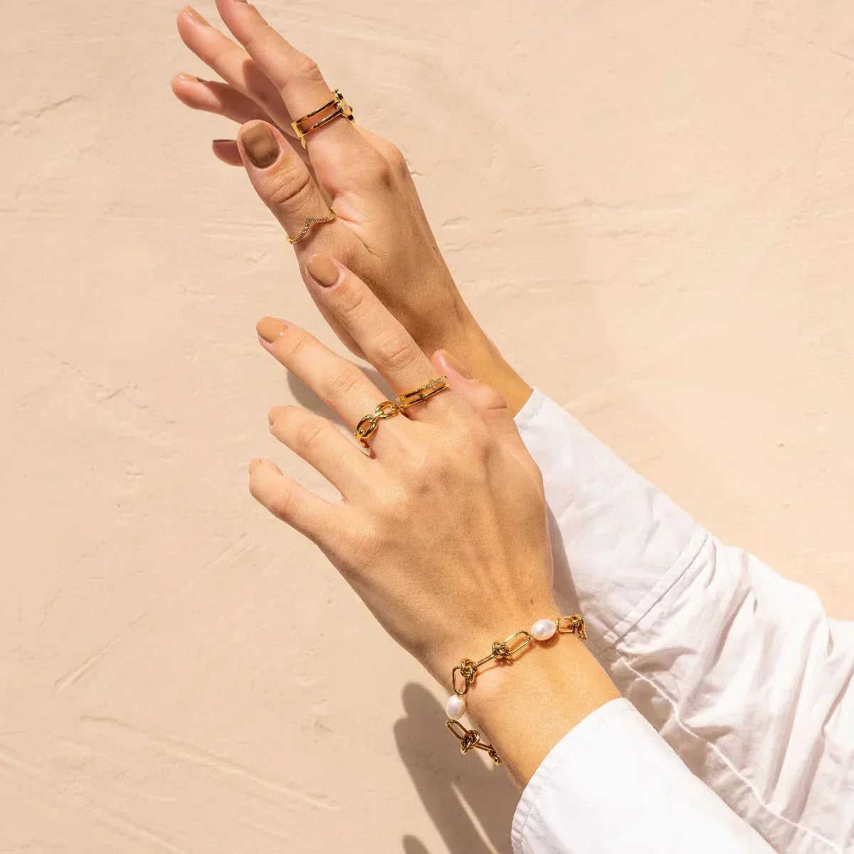 Knotted and Pearl Bracelet - Gold