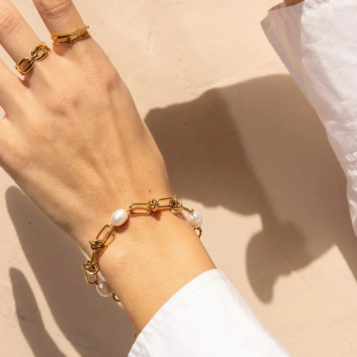 Knotted and Pearl Bracelet - Gold
